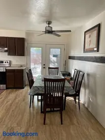 Sunny and Spacious, Hottub, Piano, Guitars, Fenced Yard, Pets Welcome, LGBT Friendly - Image 3