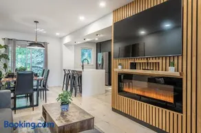 FREE PARKING PRIME LOCATION NEW MODERN CONDO - Image 2