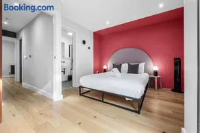 Free Parking Roof Terrace Luxury Townhouse - Image 2