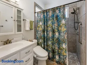 Amazing Village Cottage! Walk to Whitney Beach! - Image 2