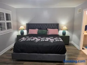 Modern Cozy Home - Spacious - Near Airport with AC - Image 2