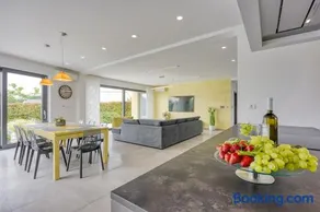 Contemporary Villa Nada with Pool and Sauna - Image 3