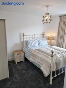 3 Bedroom House By The Sea, Deal Centre - Image 2