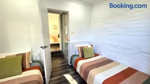 Sleek Darlinghurst 2 bed house in ideal location - Image 2