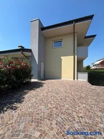 Dany's Chill House - Image 2