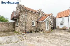 Swansea Retreat Near Three Cliffs Bay - Image 1