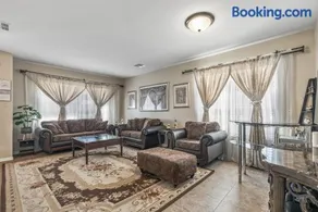 Entire Home in Surprise Downtown, Arizona - Image 1