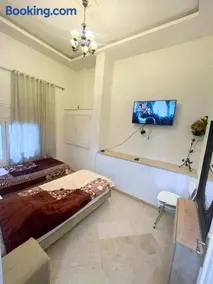 Studio Meublé au Rez-de-chaussée Ennasr Tunis Rue Hedi Nouira - Image 1