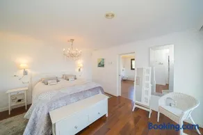 Familienfreundliche wunderschöne Villa mit Garten, Whirlpool und Pool | Stadtblick | Perfekt für die Arbeit von Zuhause | Hunde erlaubt - Image 3