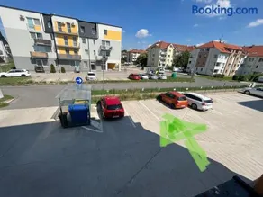 Dvojizbový byt vzdialený 800 m od X Bionic Sphere s dvoma kúpeľňami - Image 1