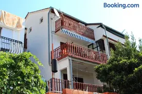 APARTMANI JADRANKA s pogledom na more - Image 3