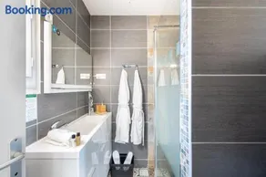 GuestHouse La Costière - logements indépendants - espace piscine jacuzzi - Image 3