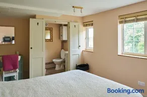 Holiday Let or B&B in Child Okeford, United Kingdom - Image 4