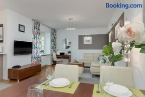 Cosy Apartment with Parking in the city centre Warszawa by Noclegi Renters - Image 4