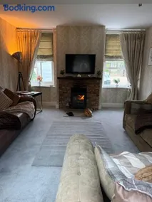 West Cottage, Free Breakfast supplied with free range eggs With log burner - Image 4