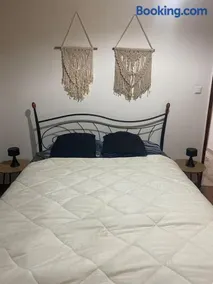 Beach house with garden sleeps 6 - Image 4