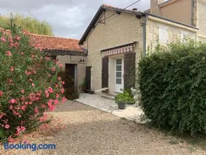 Gite VILLENEUVE LA COMTESSE - Image 3