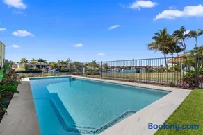Seanna Blue: Relax & Indulge on the Canal - Image 1