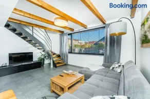 Dvouložnicový mezonetový apartmán se dvěma koupelnami v rodinné vile - Image 2