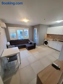 Top location apartment - Image 1