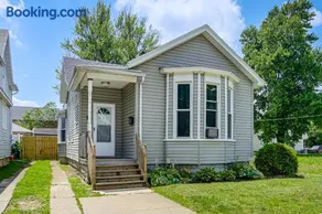 Group-Friendly Toledo Home for Zoo & Game Days - Image 3