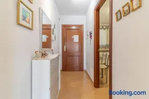 Zentrale Wohnung in Torrox Pueblo mit Bergblick, WLAN, 2 Bädern - Image 3