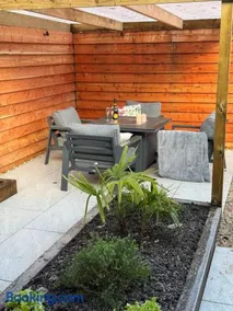 Couples Spring Break With Alpacas & Private Hot Tub in the Quaint Dorset Countryside with BBQ - Image 5