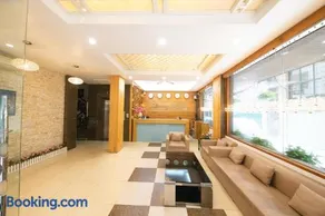 Sunny Hotel - Image 2