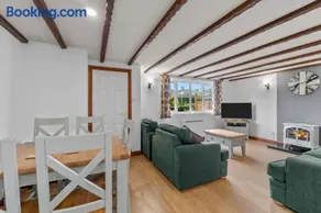 Crylla Valley Cottages - access to pool, gym, spa and more - Image 3