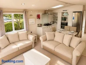 Luxury Seaside Lodge at Haven Golden Sands - Image 2