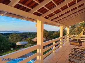 Aconchego e vista deslumbrante com piscina - Image 1