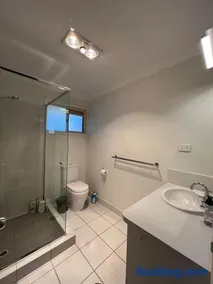 Pet friendly &Amazing location 4 bedrooms house - Image 3