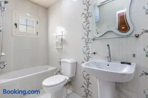 3BR Beach Front Chalet On RedSea - Image 4