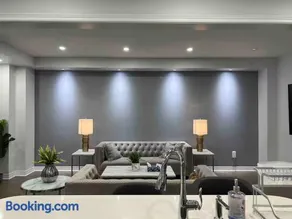 Elegant Oakville Town Residece - Image 1