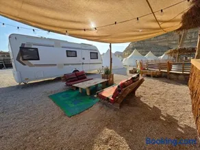 Glamping Caravans In the Crater- גלמפינג קרוואנים במכתש - Image 1