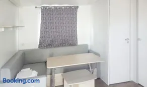 Maison avec barbecue, terrasse et piscine | Vue jardin - Image 5