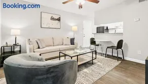 Landing Modern Apartment with Amazing Amenities (ID6735X37) - Image 1