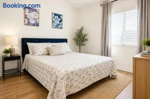 Comfortable Townhome 2BR 1-5BA - Near UF & Shopping Dining - Image 4