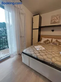 HOLIDAY ROOM - THE VIEW - Image 3