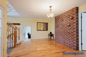 Spacious 3-Bedroom Main House in Bobcaygeon #12 - Image 5