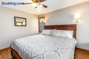 Quiet Home Minutes from Lake Galena & Eagle Ridge - Image 4