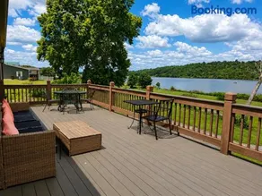 Waterfront Cabin With A View, Large Family Retreat, Pet Friendly - Image 3