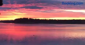 Stunning oceanfront home 4br3b sunrise beachcombing near Bamberton Park - Image 3