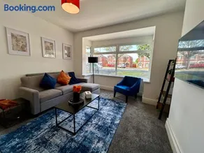 Spacious 4-Bed House Parking Ideal for Contractors - Image 2