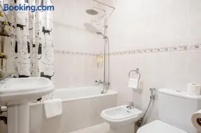 Charming Apartment in Funchal with Balcony and View - Image 5