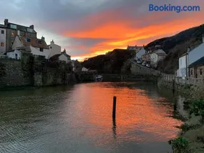 Old Jack's Cottage, Staithes - Image 5