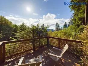 Treetop Retreat w Fire Pit - Image 3