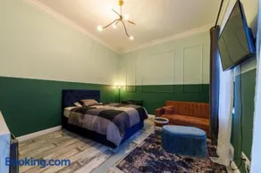 Cozy Modern Studio - Image 2