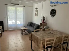 Agréable Villa Lumineuse Avec Piscine Partagée - Image 2
