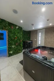 Cinéma Room avec Jacuzzi Privatif - Image 2